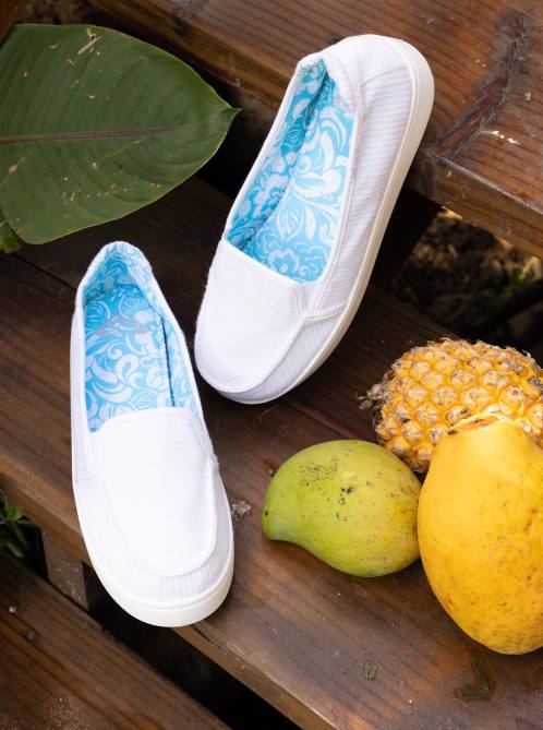 X4FH1330 alloy/white Minnow Plus Shoes Women Roxy | Sneakers